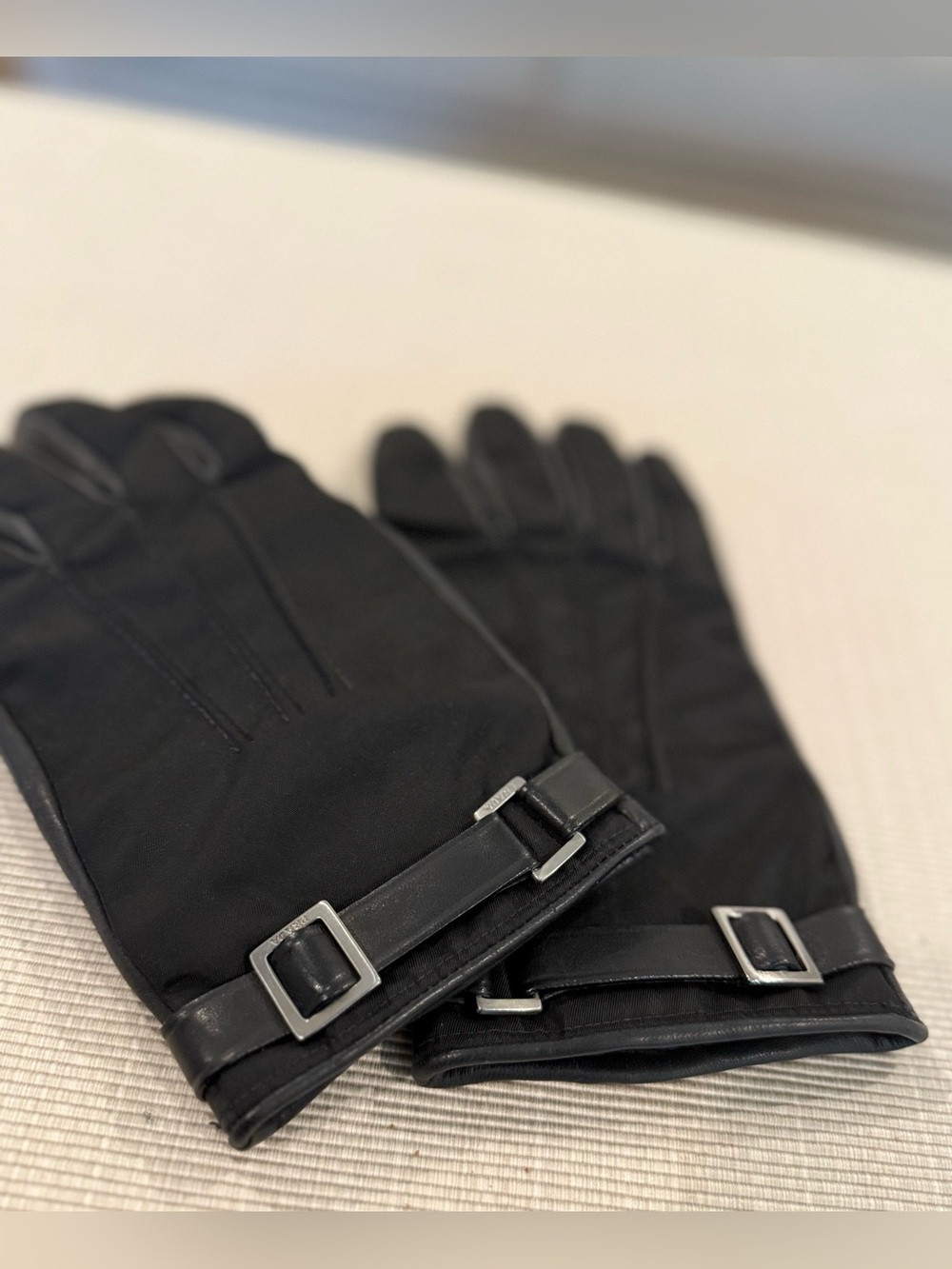 PRADA Lambskin Gloves – Size 8 (M) 🖤
Size: 8 (Medium)